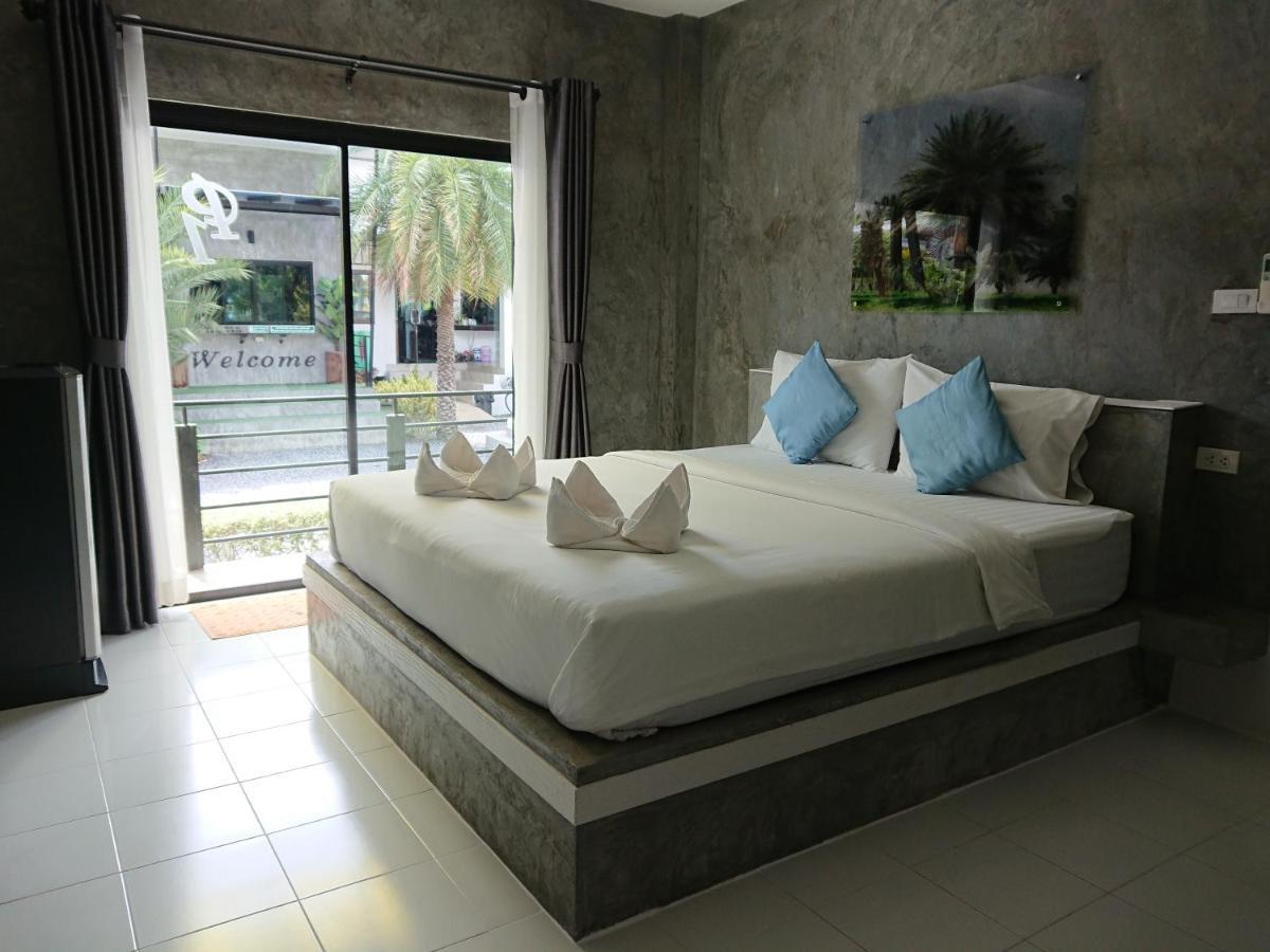 Lopburi Palm Resort Exterior photo