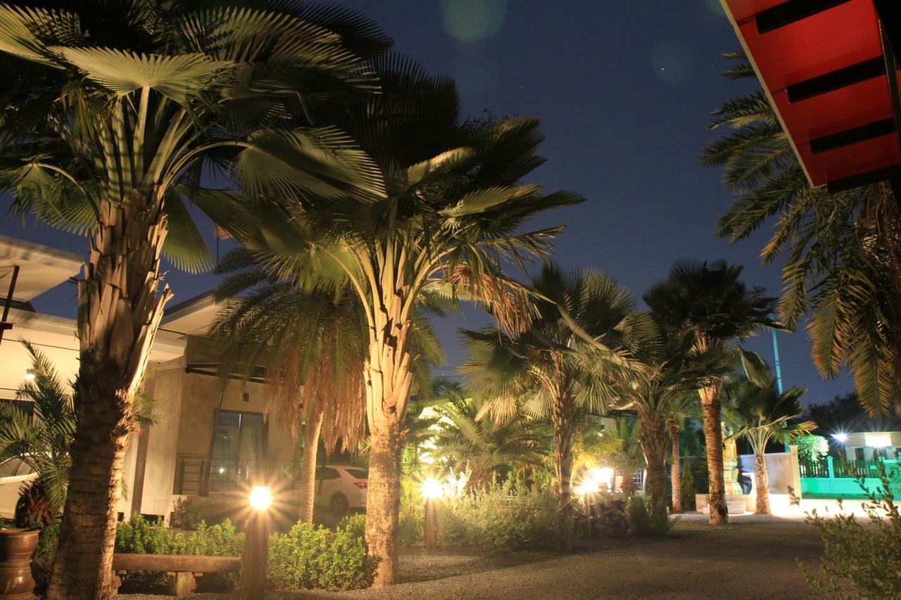Lopburi Palm Resort Exterior photo