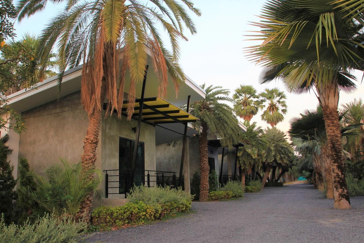 Lopburi Palm Resort Exterior photo