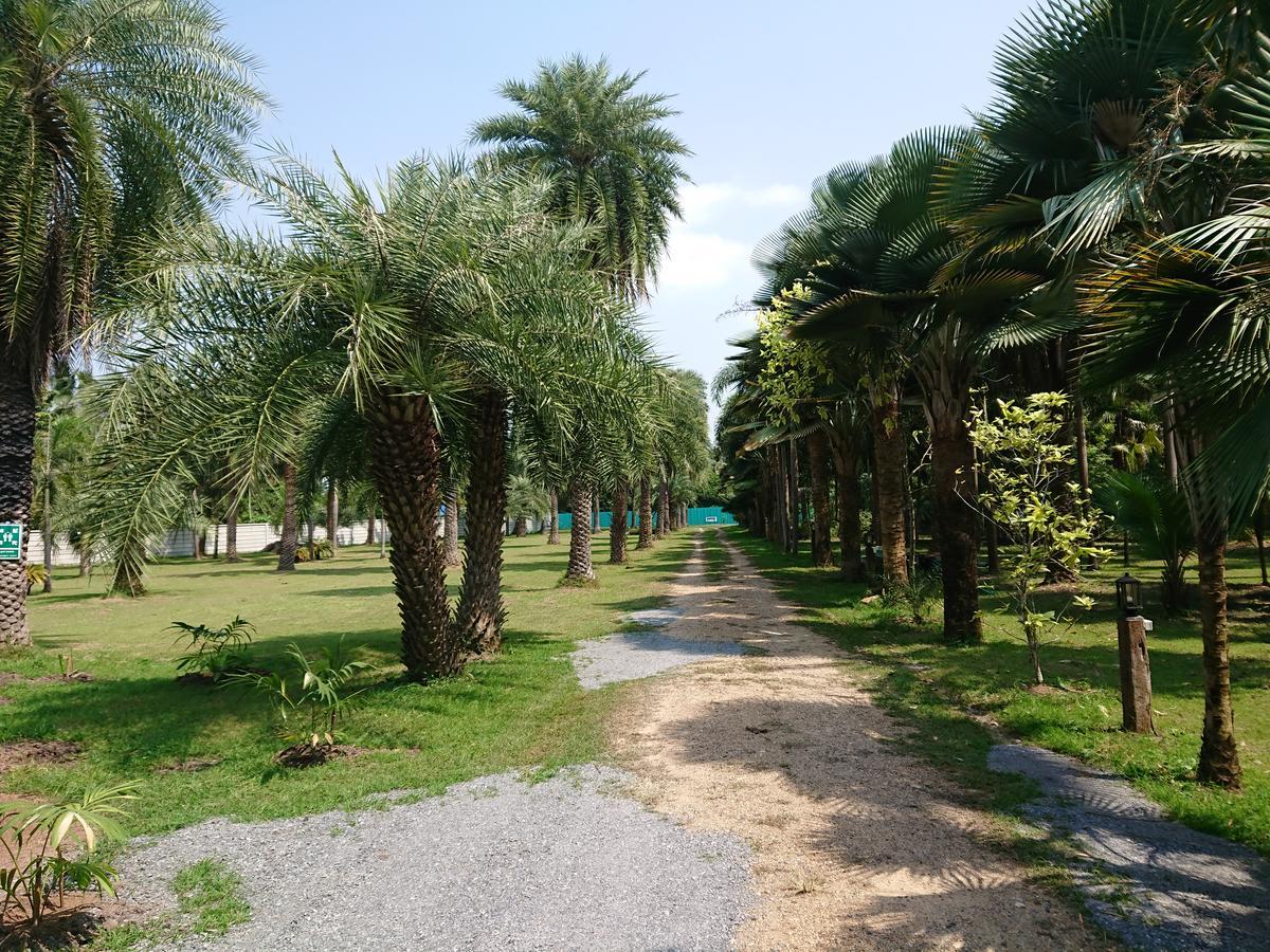 Lopburi Palm Resort Exterior photo
