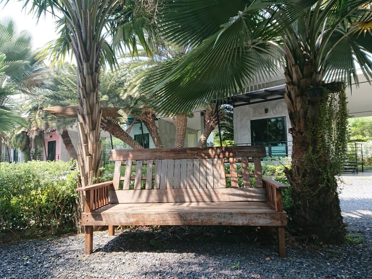 Lopburi Palm Resort Exterior photo
